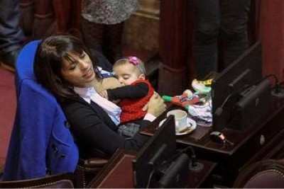 Argentinian Politician Breastfeeds Daughter During Legislative Session