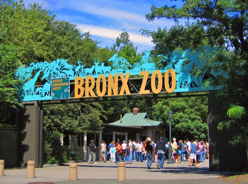Photo of the Bronx Zoo entrance Photo of the Bronx Zoo entrance