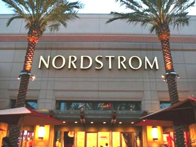 USA Nordstrom Fashion Valley Center