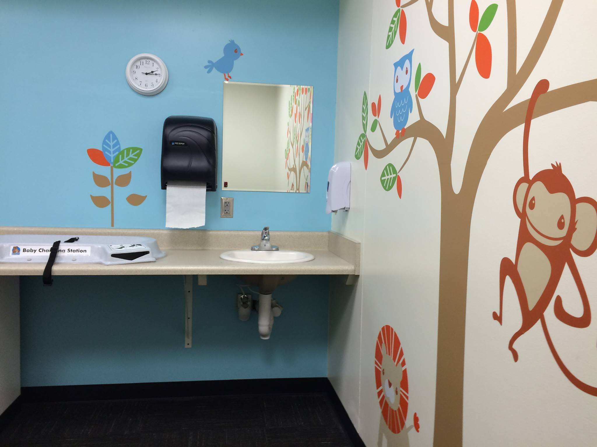 Charlotte international airport nursing mothers room 2