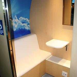 austin bergstrom mamava nursing station airport nursing room pic2