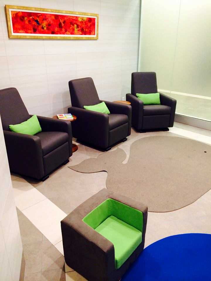 lime ridge mall hamilton ontario canada breastfeeding nursing mothers room pic2