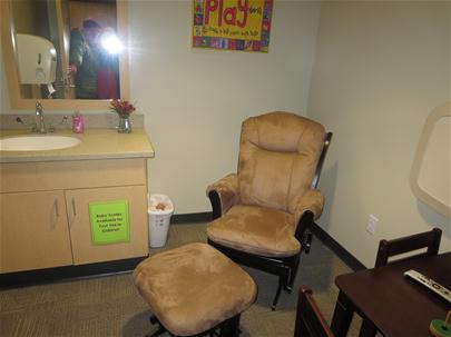 Hy-vee fitchburg wisconsin nursing mothers room pic1