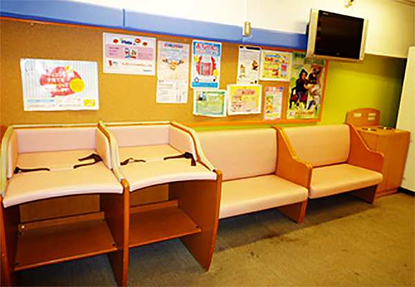 keio mall shinjuku tokyo japan nursing mothers room diaper changing area