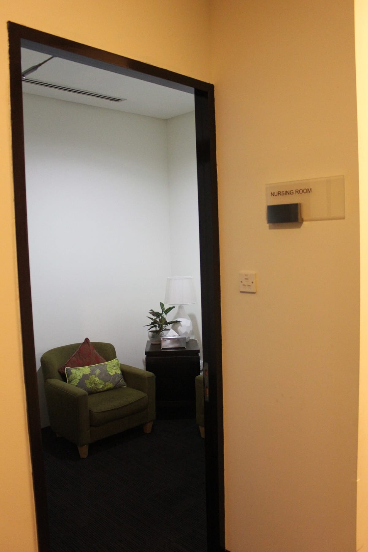 malaysia airlines first class lounge kuala lumpur breastfeeding room