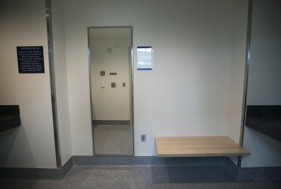 pdx portland international airport nursing mothers room pic3