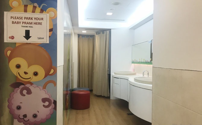 lot one shoppers mall breastfeeding room pic1 singapore