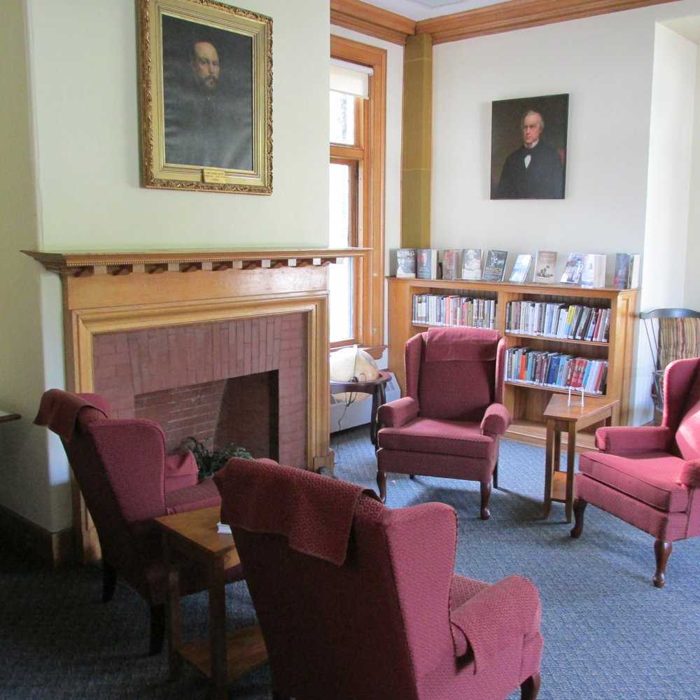 baxter memorial library gorham maine breastfeeding friendly cozy couches