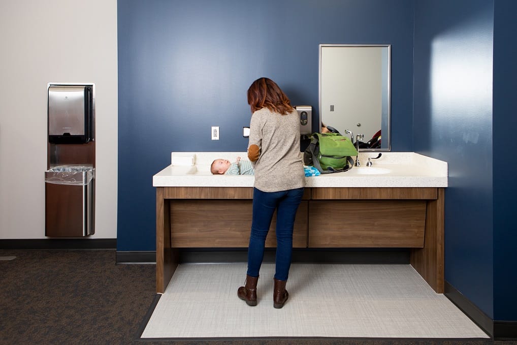 indianapolis international airport lactation room pic1