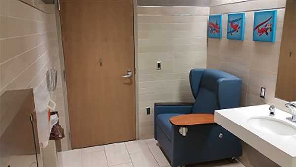 la crosse regional airport wisconsin breastfeeding nursing mothers lactation room pic2