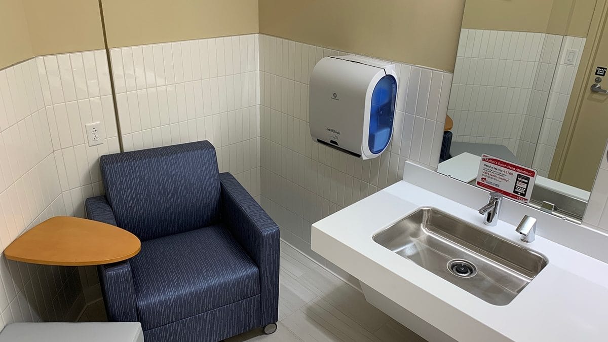 st louis airport lactation room c concourse pic3