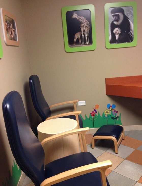 st louis zoo breastfeeding nursing mothers lactation room pic2