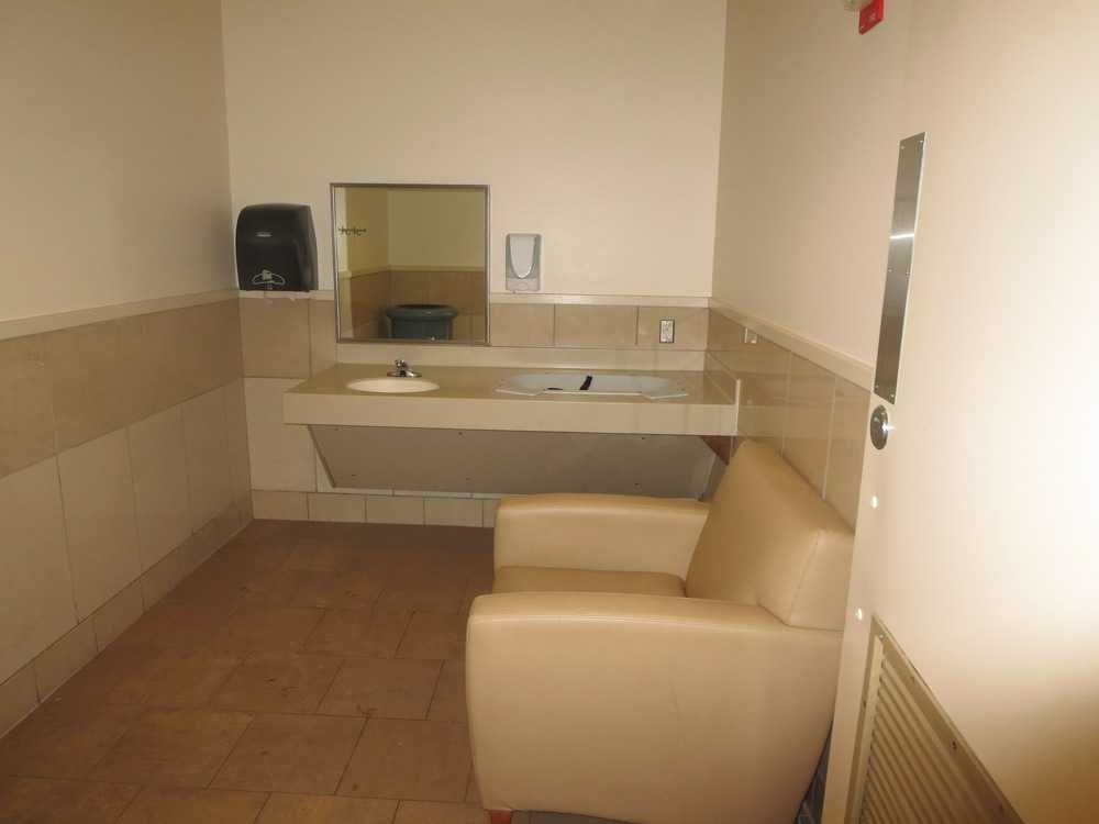 west towne mall mothers room pic1